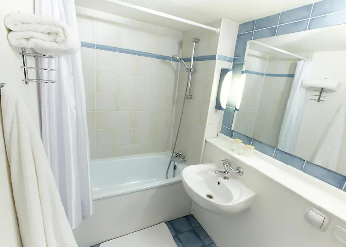 Hotel Campanile Bordeaux Ouest - 3*