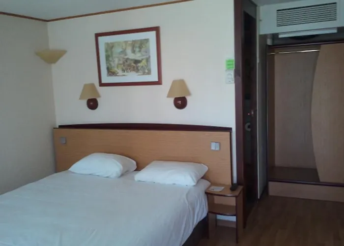 Hotel Campanile Bordeaux Ouest - 3*